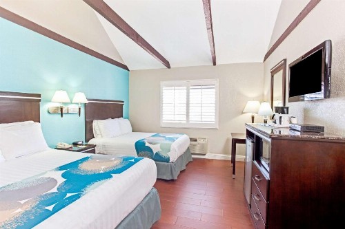 Days Inn by Wyndham Long Beach City Center - image 7