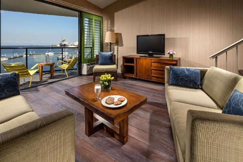 Hotel Maya - a DoubleTree by Hilton Hotel - image 2