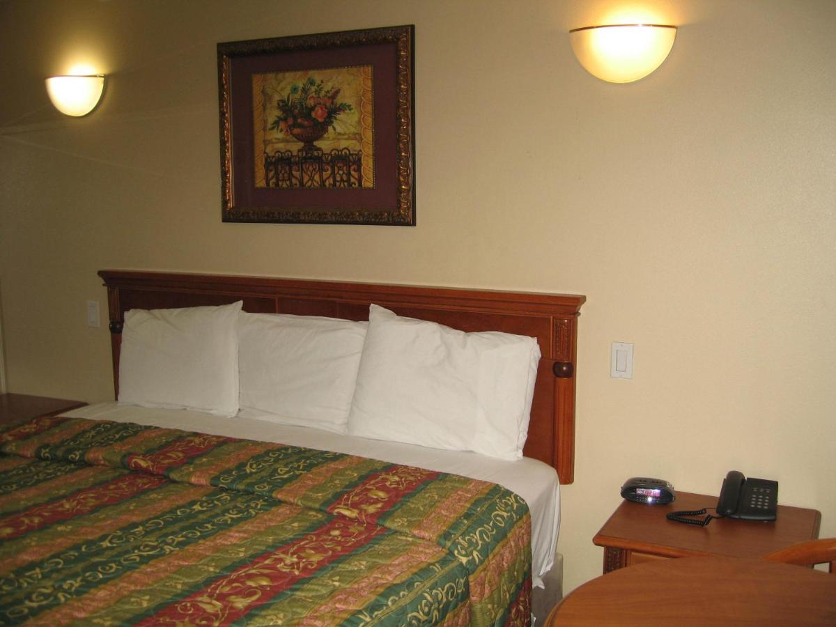 Tower Motel Long Beach - image 3