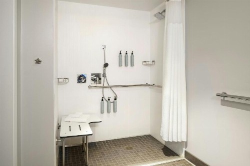 Courtyard by Marriott Long Beach Downtown - image 17