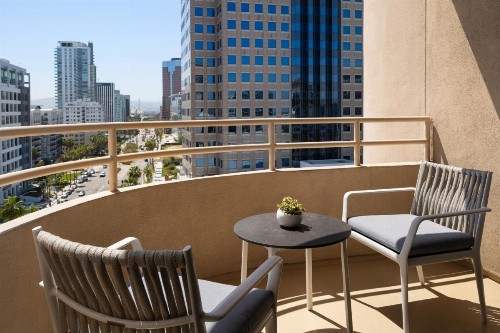Renaissance Long Beach Hotel - image 13