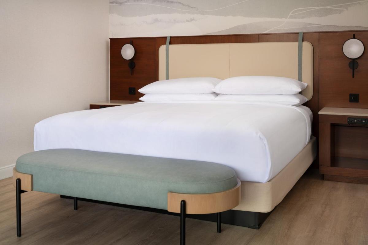 Renaissance Long Beach Hotel - image 2