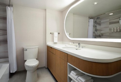 Renaissance Long Beach Hotel - image 23