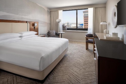 Renaissance Long Beach Hotel - image 3