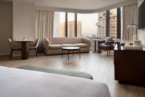 Renaissance Long Beach Hotel - image 7