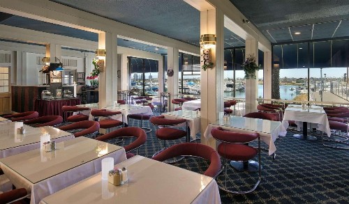 Golden Sails Hotel - image 38