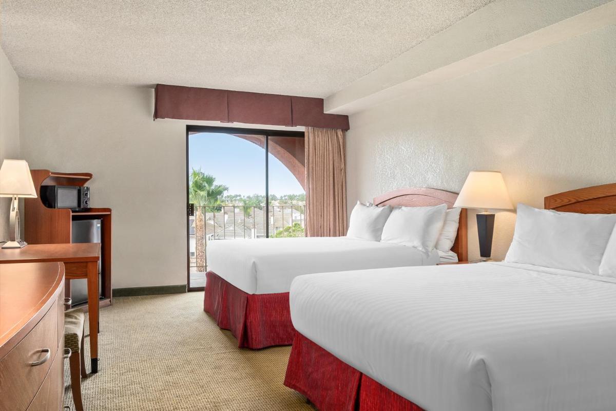 Golden Sails Hotel - image 4