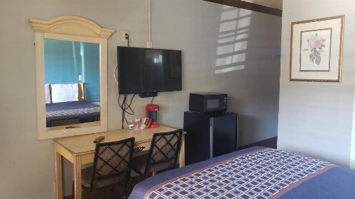 Eagle Inn Motel - image 10