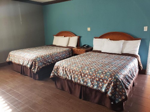 Eagle Inn Motel - image 15