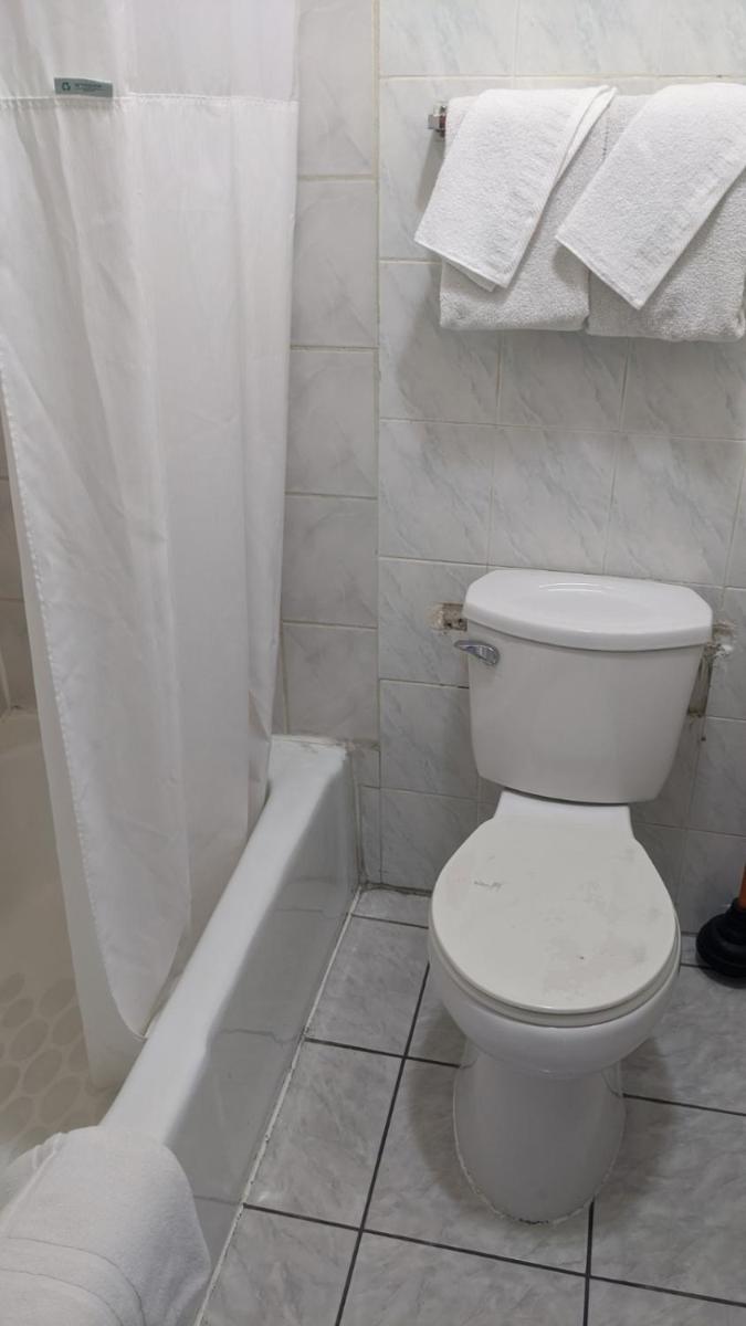 Eagle Inn Motel - image 7