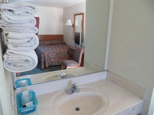 Bristol Motel - image 11