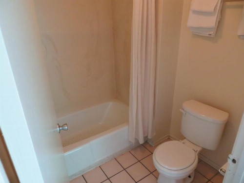Bristol Motel - image 12