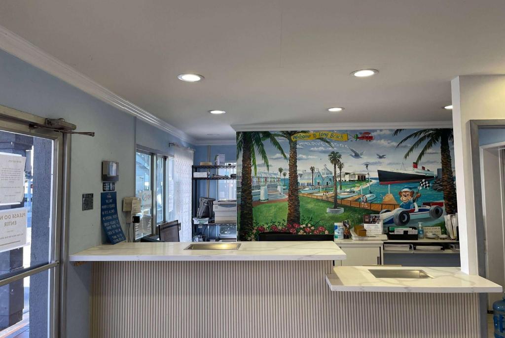 Travelodge by Wyndham Long Beach Convention Center - image 3
