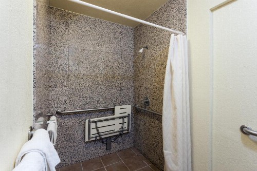 Travelodge by Wyndham Long Beach Convention Center - image 31
