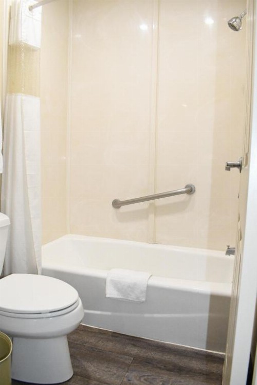 Travelodge by Wyndham Long Beach Convention Center - image 35