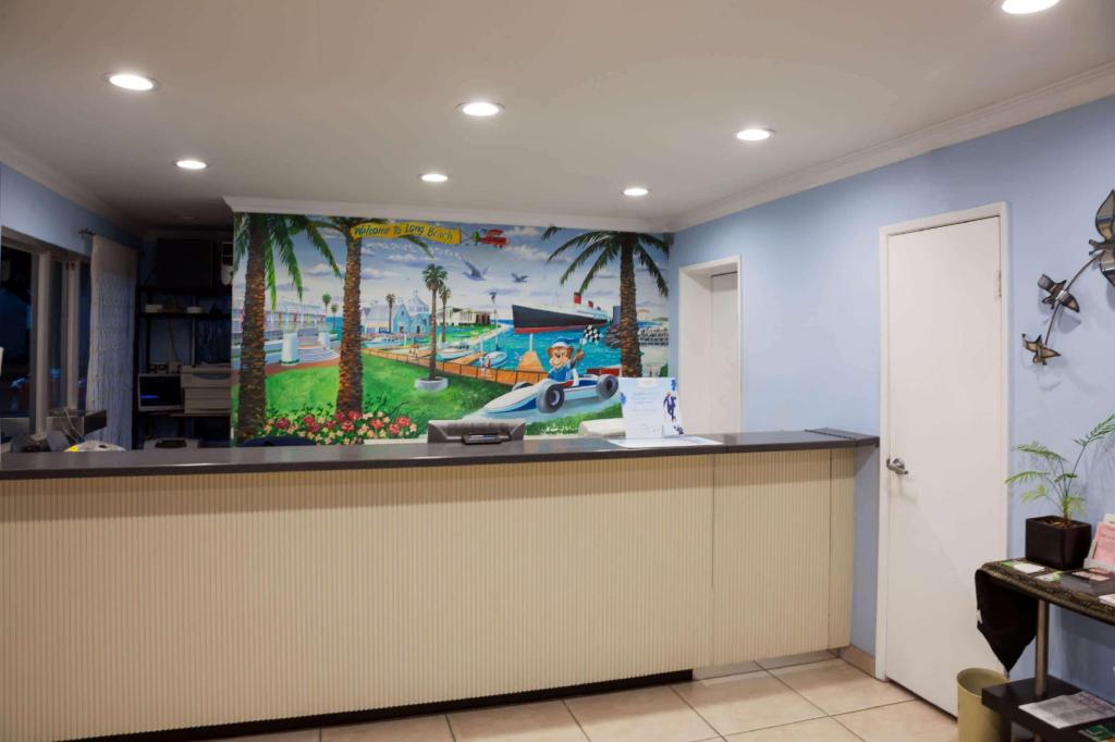 Travelodge by Wyndham Long Beach Convention Center - image 7