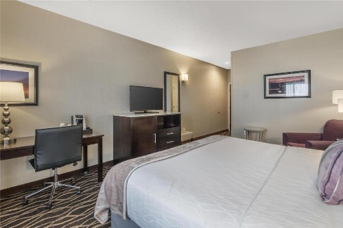Best Western Plus Hotel at the Convention Center - image 10