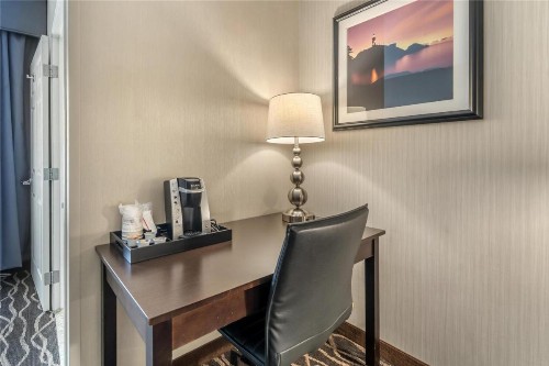 Best Western Plus Hotel at the Convention Center - image 30