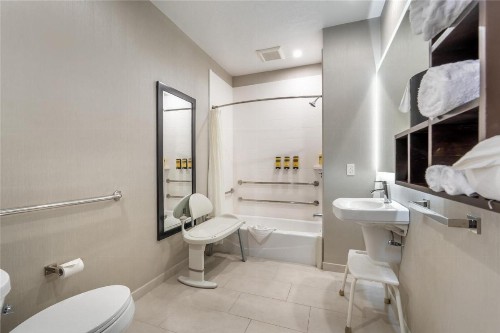 Best Western Plus Hotel at the Convention Center - image 39