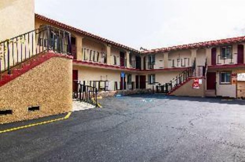 Econo Lodge Long Beach I-405 - image 15