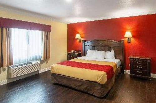 Econo Lodge Long Beach I-405 - image 22