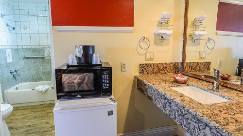 Aqua Venture Inn - image 12