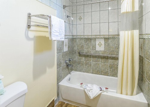 Aqua Venture Inn - image 19