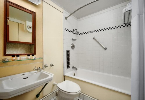 Queen Mary Hotel - image 2