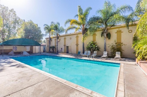 Colonial Pool & Spa Motel - image 8