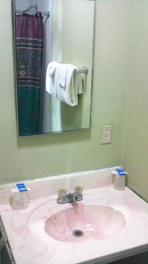 Travel Eagle Inn Motel - image 23