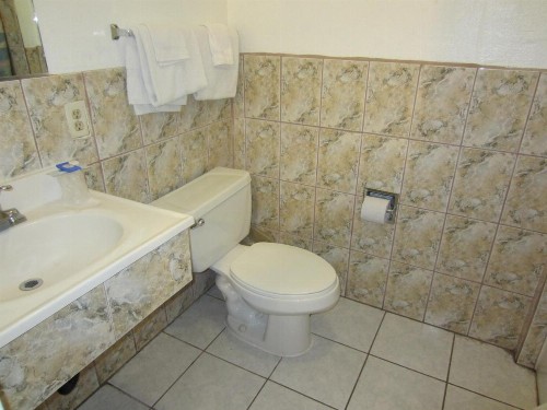 Travel Eagle Inn Motel - image 4