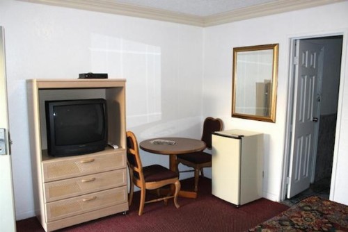 Beacon Motel - image 11