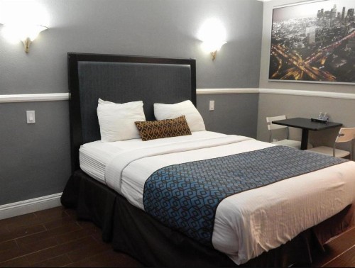 Hotel Salina Long Beach - image 3