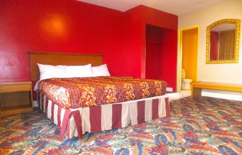 Long Beach Motel - image 12