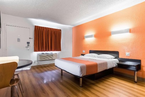 Motel 6-Long Beach CA - International City - image 11