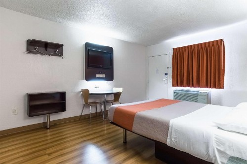 Motel 6-Long Beach CA - International City - image 12