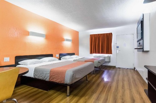 Motel 6-Long Beach CA - International City - image 15