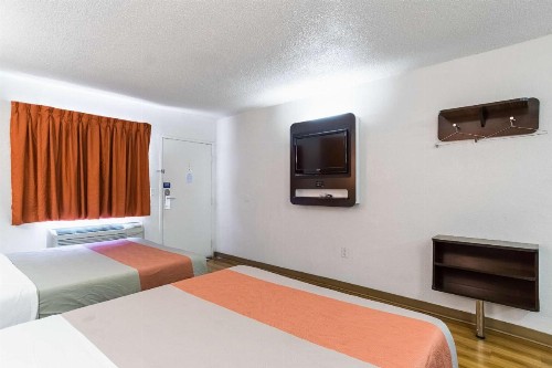 Motel 6-Long Beach CA - International City - image 16