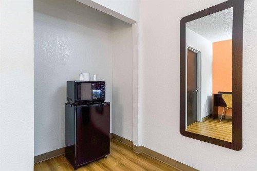 Motel 6-Long Beach CA - International City - image 17