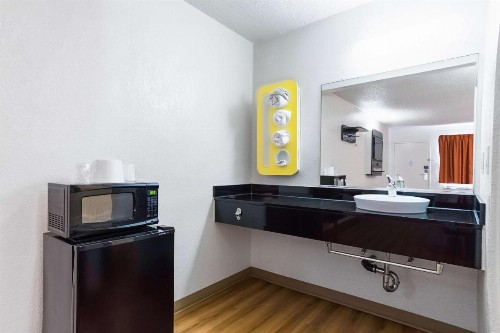 Motel 6-Long Beach CA - International City - image 19