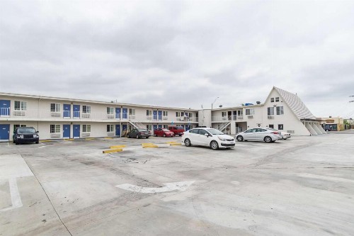 Motel 6-Long Beach CA - International City - image 2