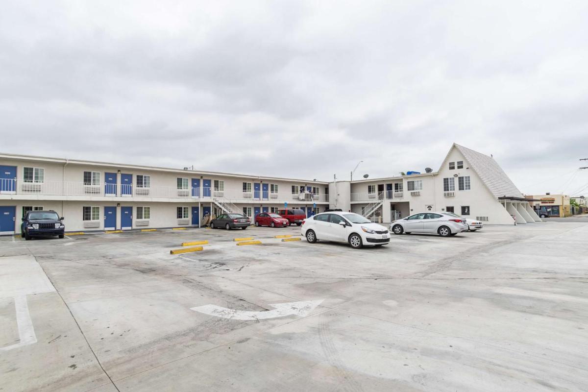Motel 6-Long Beach CA - International City - image 2