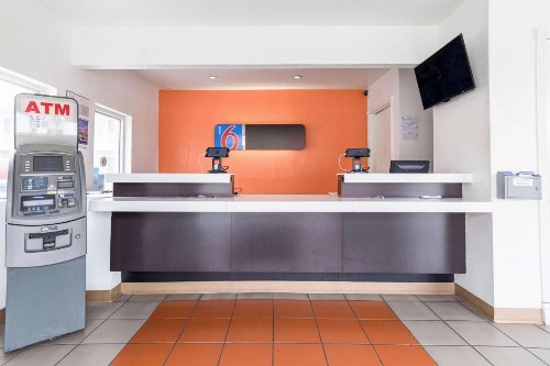 Motel 6-Long Beach CA - International City - image 23