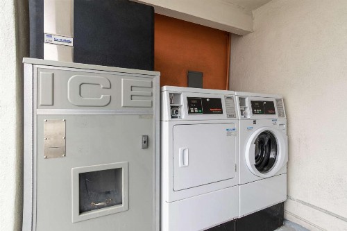 Motel 6-Long Beach CA - International City - image 28
