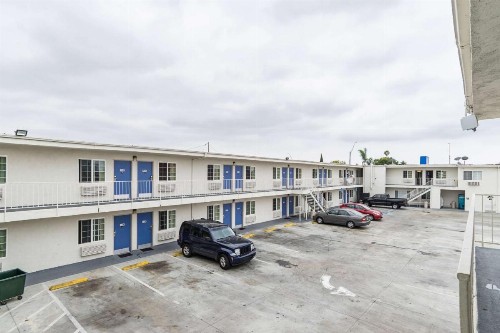 Motel 6-Long Beach CA - International City - image 4