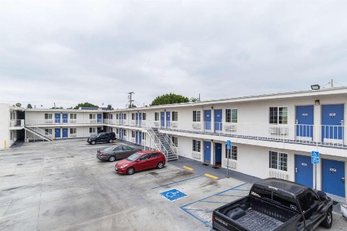 Motel 6-Long Beach CA - International City - image 6