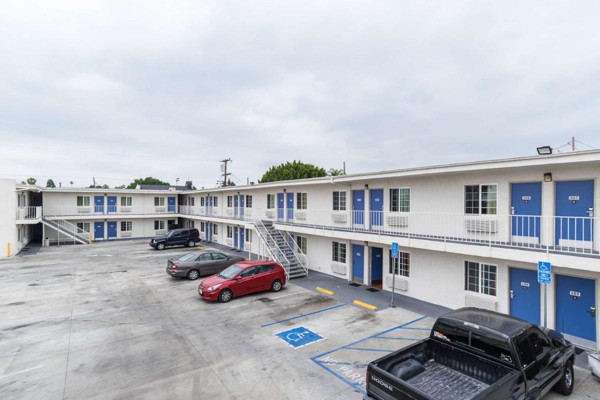 Motel 6-Long Beach CA - International City - image 6