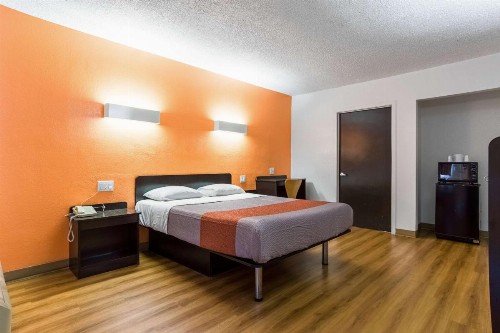Motel 6-Long Beach CA - International City - image 7