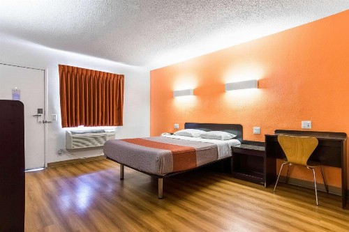 Motel 6-Long Beach CA - International City - image 8