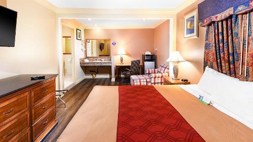Pacifica Motel - image 9